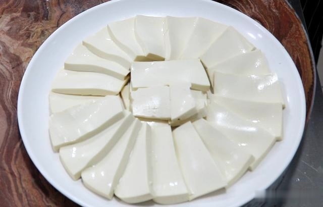  翻倍|10分钟做一盘家常蒸豆腐，口感滑嫩，营养翻倍，美味解馋下酒下饭
