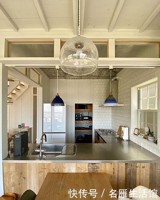 小家电|越来越多人厨房不装吊柜了，聪明人喜欢这样设计，好看又实用