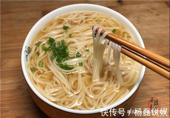 煮面条时，开水下锅就错了，教你面馆的诀窍，3步煮出爽滑又筋道