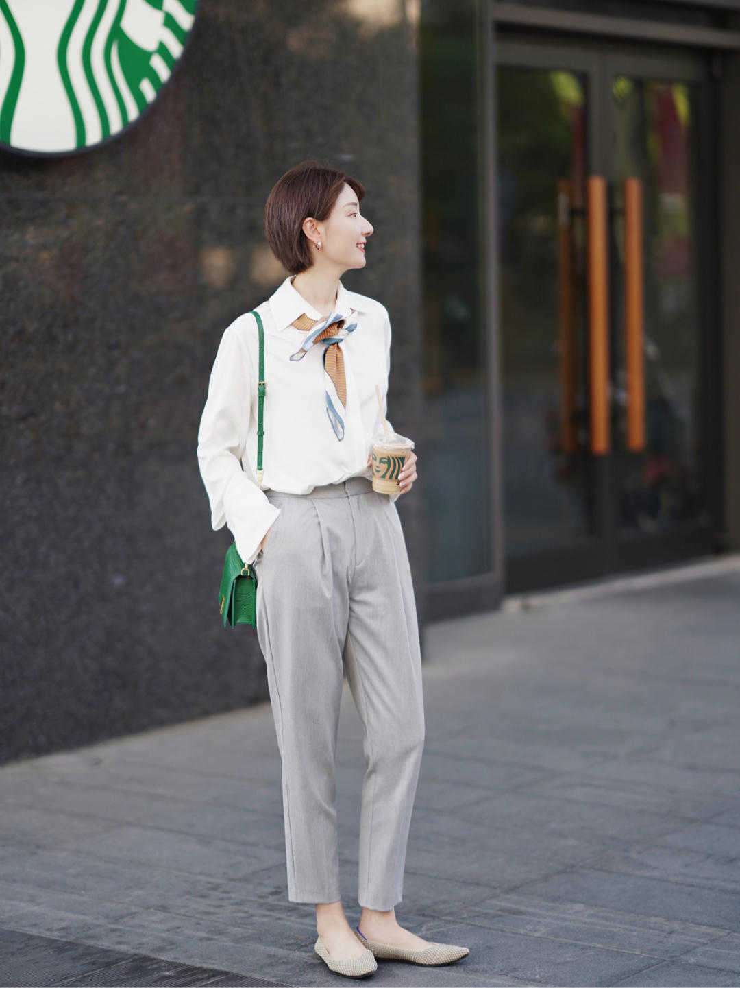 衣服|秋冬衣服别乱买,这几款才是时尚新宠,轻松穿出高级感