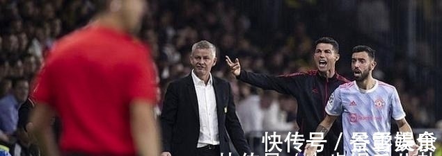 射门|同样是被提前换下,C罗场边帮忙指挥比赛,梅西却拒绝和教练握手