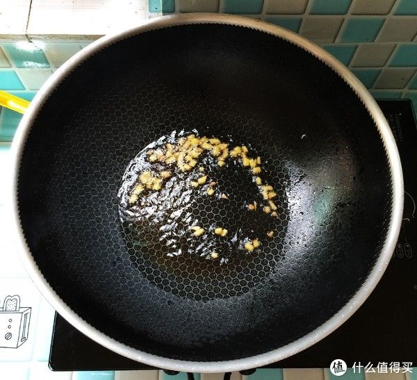 黄花菜|苦夏没胃口，这一道菜可常吃，营养丰富易消化，焖一焖上桌可香了