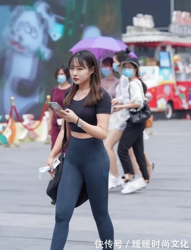 瑜伽裤 时髦大方的瑜伽裤穿搭展现出迷人风采，轻盈舒适又耐看，吸引目光！