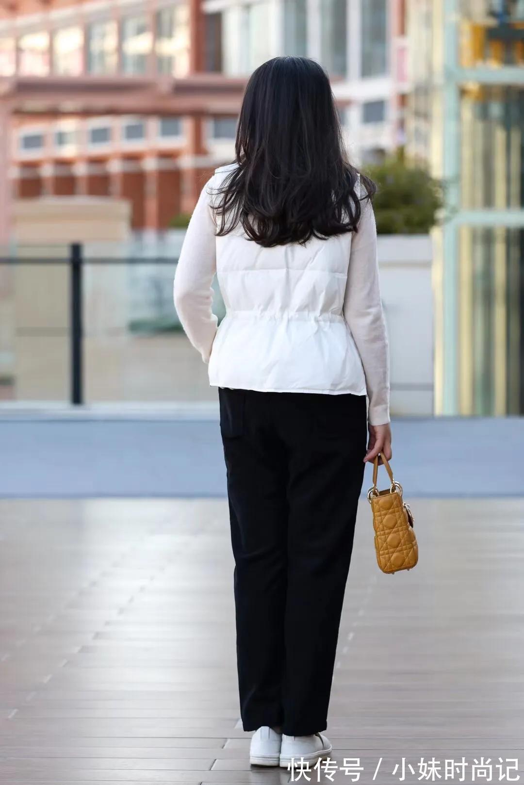 穿一件简洁轻便的背心,又保暖又不碍事,还时尚好看