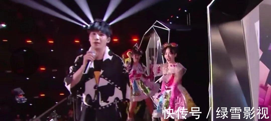 大张伟|芒果台晚会看点大赏:黄晓明深情献唱,大张伟欢乐蹦跳,杨倩比心