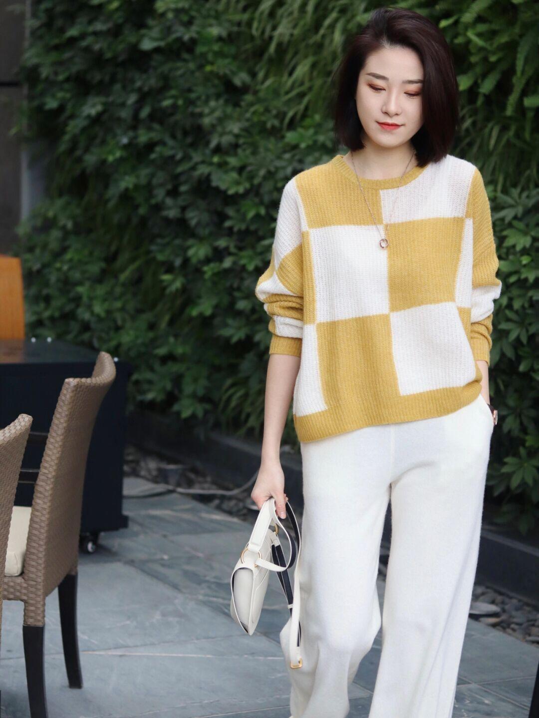 包容性 今年“棋盘格”针织衫又火了,掌握这几个小窍门,轻松穿出时髦范