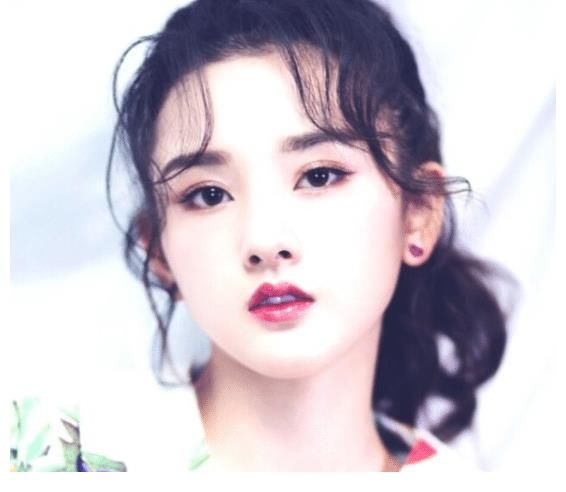 孤芳不自赏|从《奔跑吧》c位再到综艺陪衬，“花瓶”杨颖究竟应该何去何从？