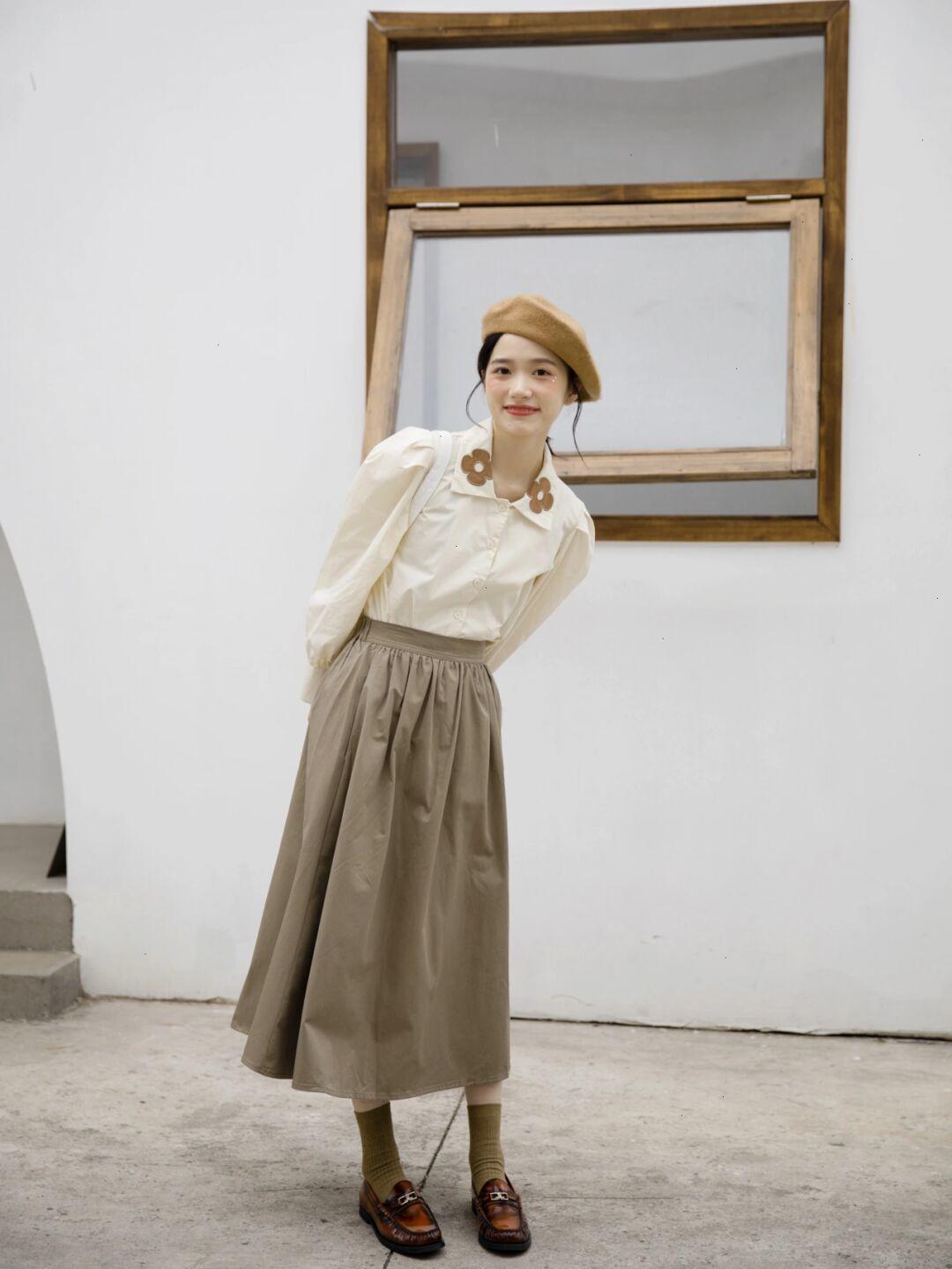 保暖 秋季想要穿出甜美可爱风,一定少不了蓝色针织开衫的搭配!