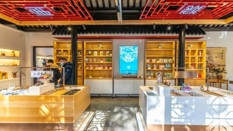 老年|走进富有年味的周庄