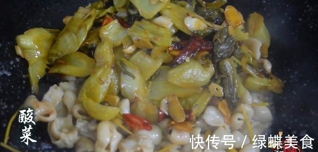 小苏打|酸菜炒大肠最好吃的做法，简单美味又下饭，看看你喜欢吃不？