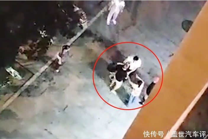 十多人|湖南男子买到发霉食品去更换,反遭十多人围殴,打断12根肋骨