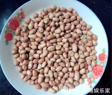 白皮儿|炸花生米,先放油就错了!大厨教你正确做法,香脆美味,不回潮