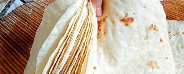 妈妈用了30年的单饼配方,柔软筋道,凉了不硬,配上炸豆角,香