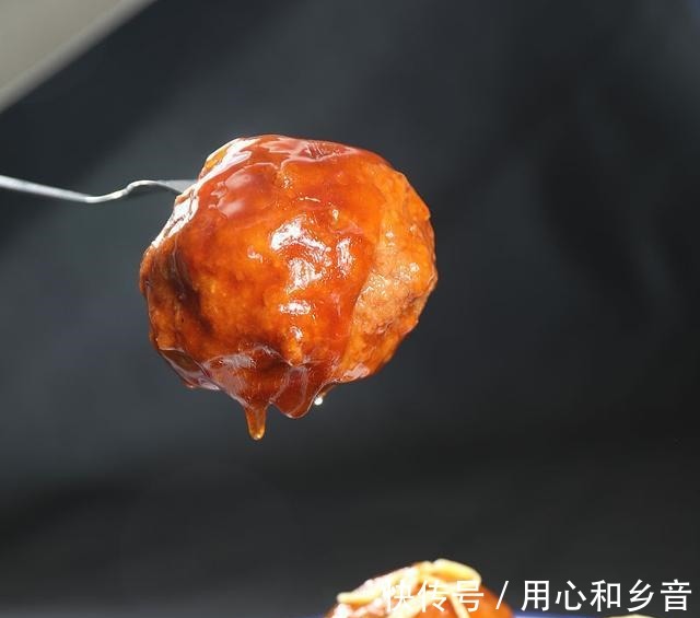 莲藕|宴席常出现的四喜丸子,原来做法这么简单,自己做好吃馅料又足!