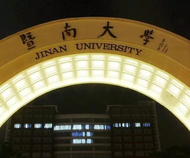 大学校名题字书法哪家强?