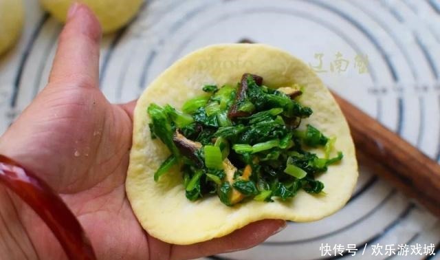 老妈蒸包子用这种面,吃起来甜丝丝的营养也高,包子店都买不到!