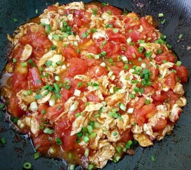 西红柿炒蛋时，鸡蛋不要直接下锅炒，多加一步，美味翻倍