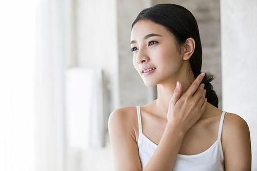 美白类|脸上长斑的女人,建议养成这4个生活好习惯,让你皮肤白皙更细腻