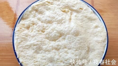免揉面包懒人做法，不用揉面，不揉手套膜，出炉柔软又拉丝，真香