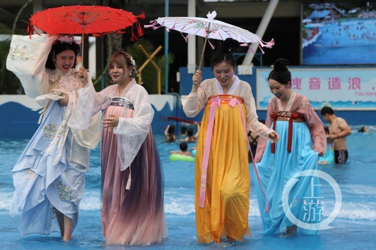 人气|又到夏季耍水时 水上乐园人气旺