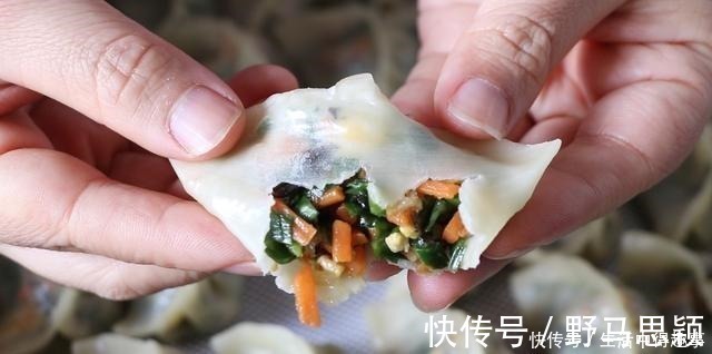 这才是素馅饺子最好吃的做法,教你调馅秘方,吃起来比肉饺子都香