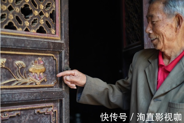 养鸡|藏在深山的豪宅,建大门就用3.6斤黄金,只有一77岁老人独自居住