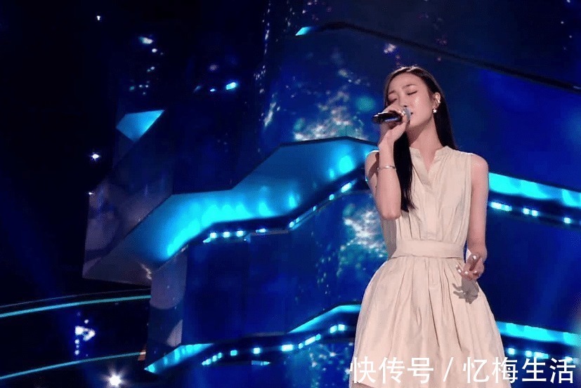 《中國好聲音》李宇春歌曲拖累學員，潘虹唱功比她好，臺風卻不行