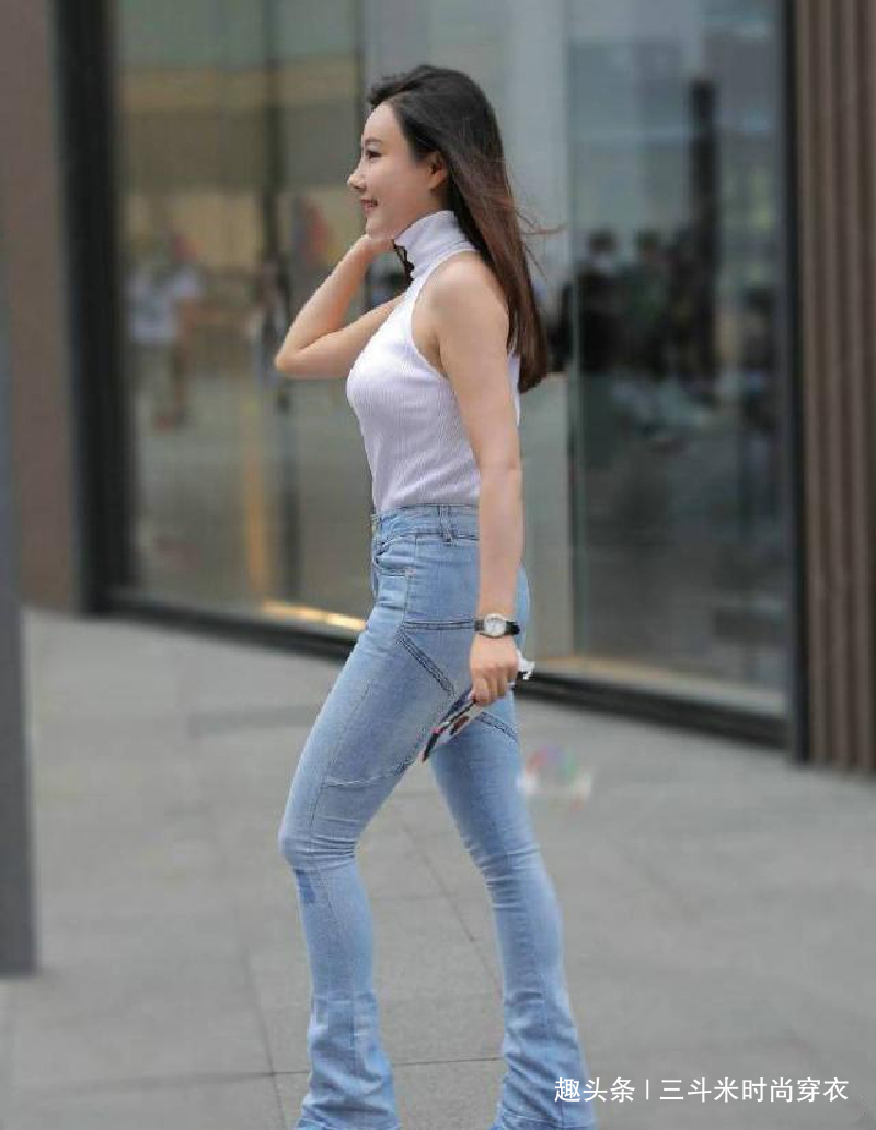 小姐姐 气质优雅牛仔裤小姐姐,身姿轻盈气质出众,曼妙身姿很吸睛!