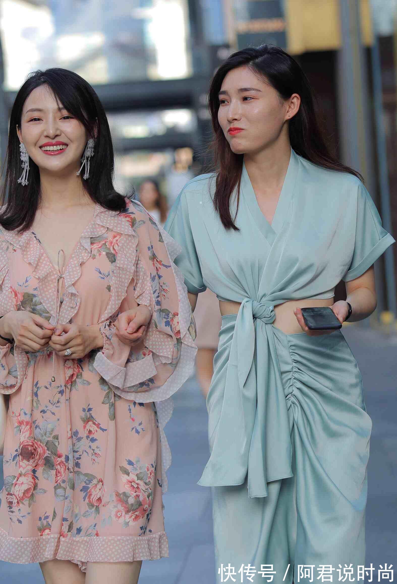 毛衣|时尚俏皮的连衣裙穿搭呈现时髦气息，展现英姿飒爽，气质不凡