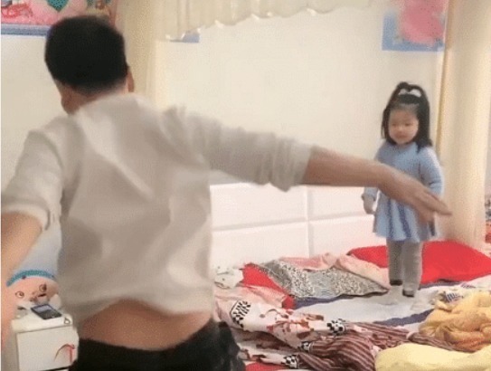 惊雷|“老虎不在家,猴子称霸王”老爸带娃“惊雷”现场,午夜的狂欢