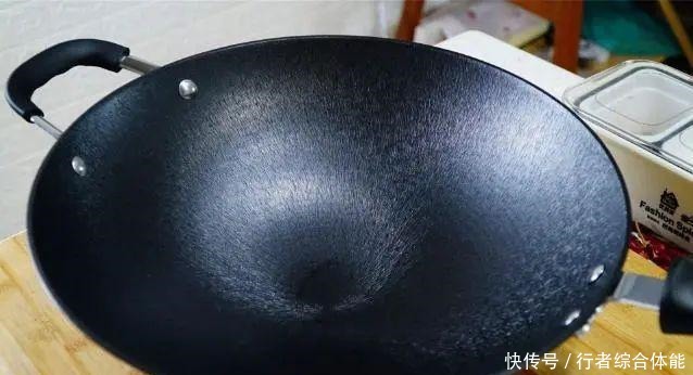 大厨教开锅技巧,不粘锅也不生锈!大厨教开锅技巧,不粘锅也不生锈!