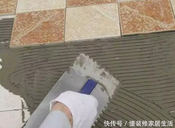 全瓷|瓷砖上墙会不会掉?老泥工说用胶泥来薄贴,保证不空鼓不掉砖