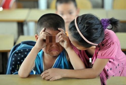 盗墓笔记|“母”姓爸爸给龙凤胎起名,上小学第一天兄妹哭了,要跟妈妈姓