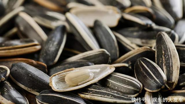 食物|中国人吃下面4种食物用的“特殊技能”,老外怎么都学不来!