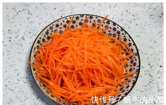 粉条|天气热了,胡萝卜加粉条这样做,我家一周吃5次,解腻还解馋