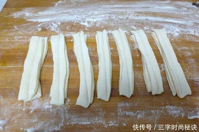 正确|炸油条,用酵母粉就错了,教你正确配方比例,蓬松酥脆、越吃越香