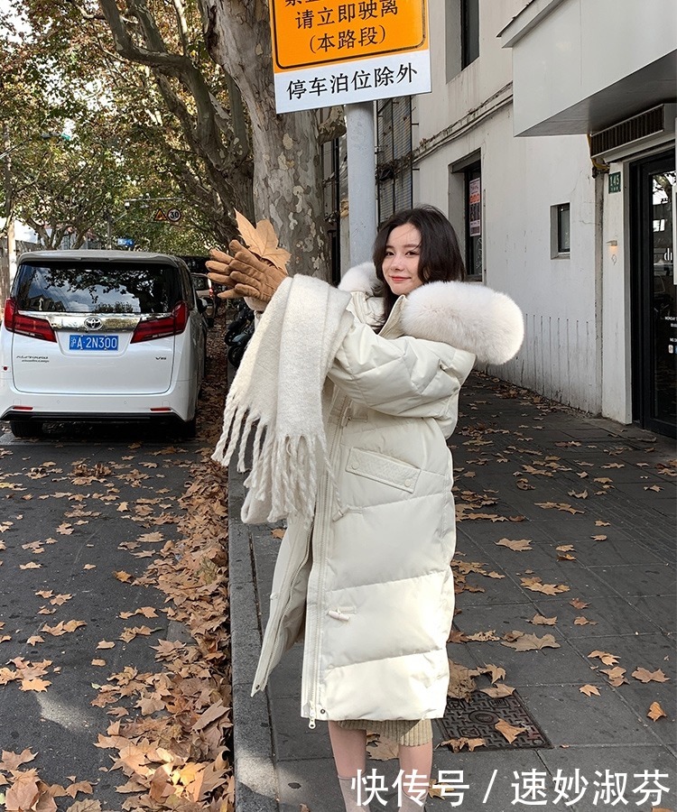 羽绒服|什么样的羽绒服更适合冬天穿?首选这4种颜色,太显白了!