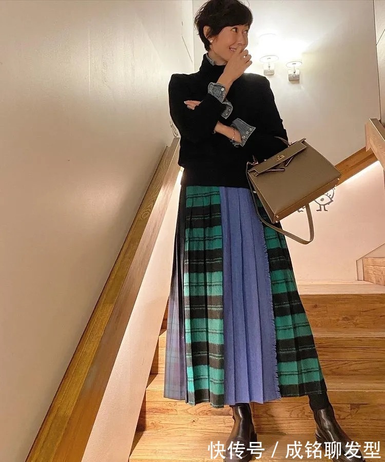 穿搭|这才是40岁女人最好看的穿搭,自然真实不“装嫩”,优雅又养眼