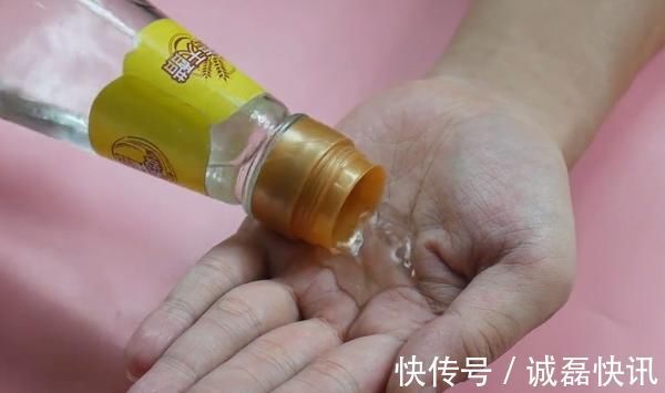 小半杯|夏天手脱皮很难看?加点厨房里的它搓一搓,1块钱解决手脱皮