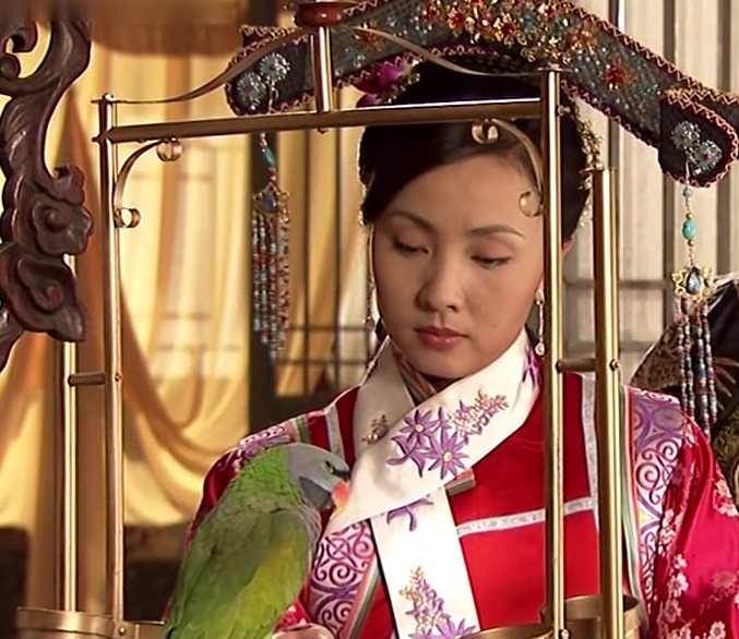 康熙|她是鳌拜的义女，康熙的第二任皇后，一生位尊而不受宠