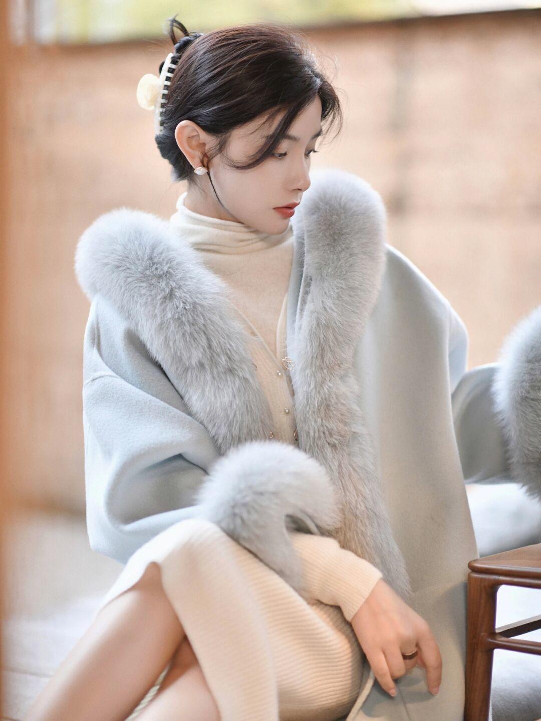 斗篷 天冷后火了一种外套,叫“大衣”,结合上打底衫,温暖优雅又洋气