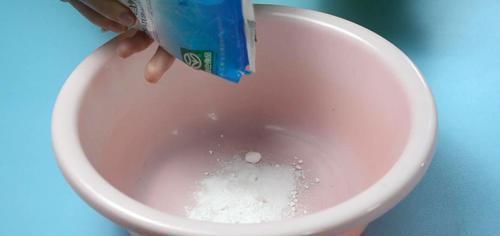 抹布又脏又油难清洗,水里加点它泡一泡,也能变得干干净净,真实用