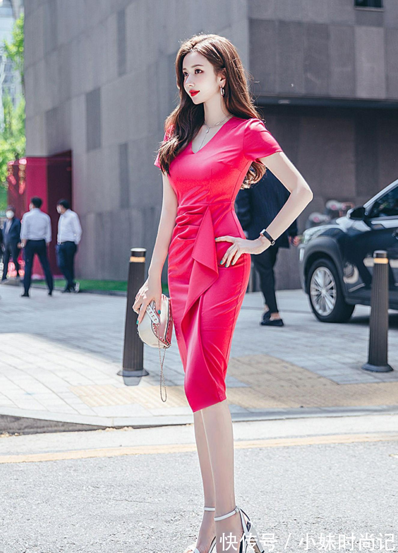 连体裙|红色开叉荷叶边的风格,充满自信,有情调的包臀裙