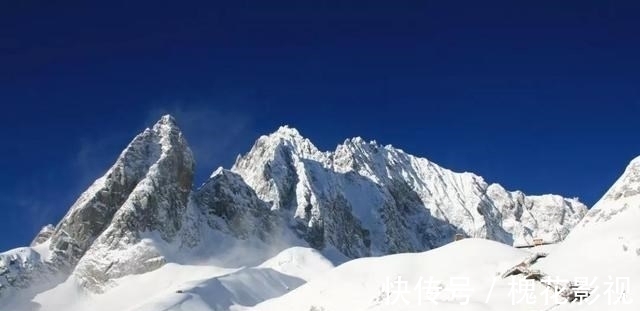 玉龙雪山|中国“壮美”雪山，有冰川与草坪美景，雪峰连绵不断，非常壮观