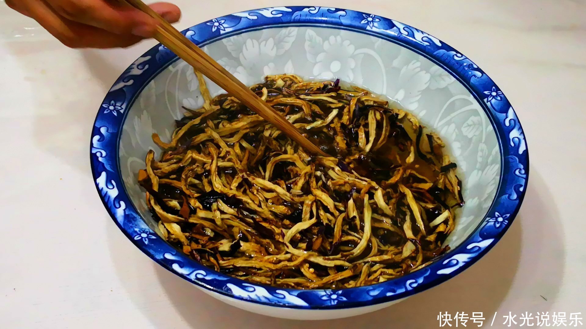 特别|此菜1元1斤没人要,晒干后价格贵了20倍,炖肉特香,吃一年不坏!