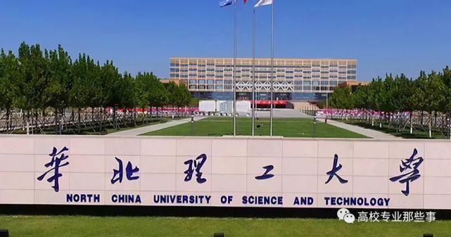 读书人也抄袭？这几个大学题名，几乎一模一样，谁copy谁？