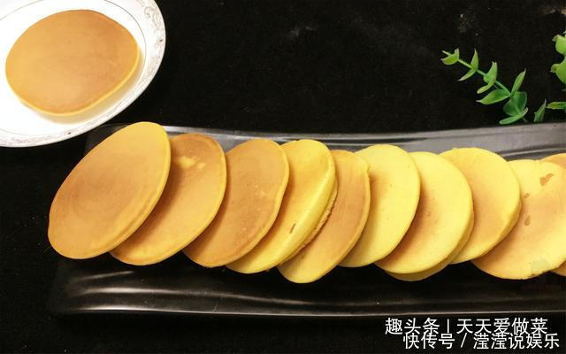 孩子们|两个鸡蛋,一杯玉米粉,教你做香甜松软玉米饼,孩子们抢着吃