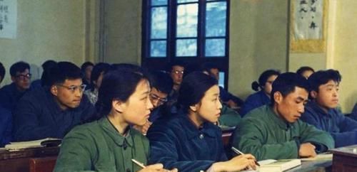 1977年，3个孩子的父亲参加高考成为文科状元，实现人生逆袭