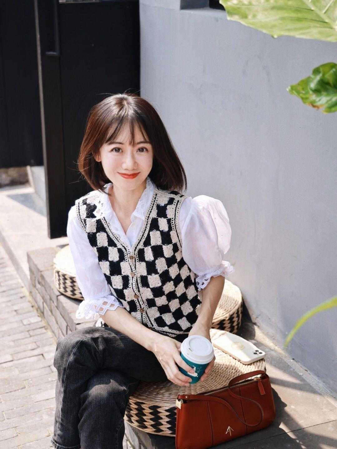 时髦精 时髦精们集合了!今年大火的棋盘格单品我给大家整理了,千万码住