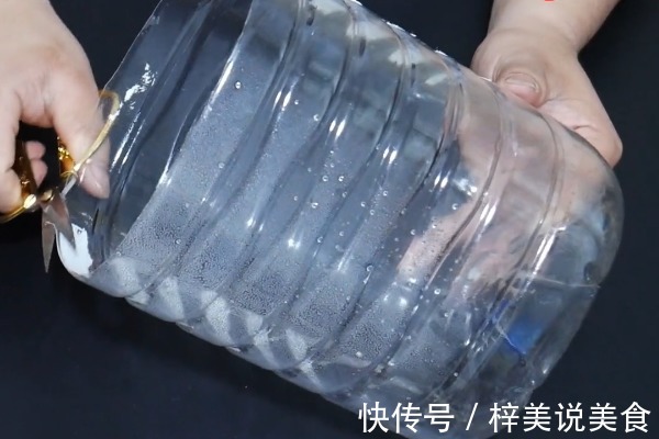 空油桶别当5毛钱的废品卖了，放家里特别“值钱”，快回家找出来